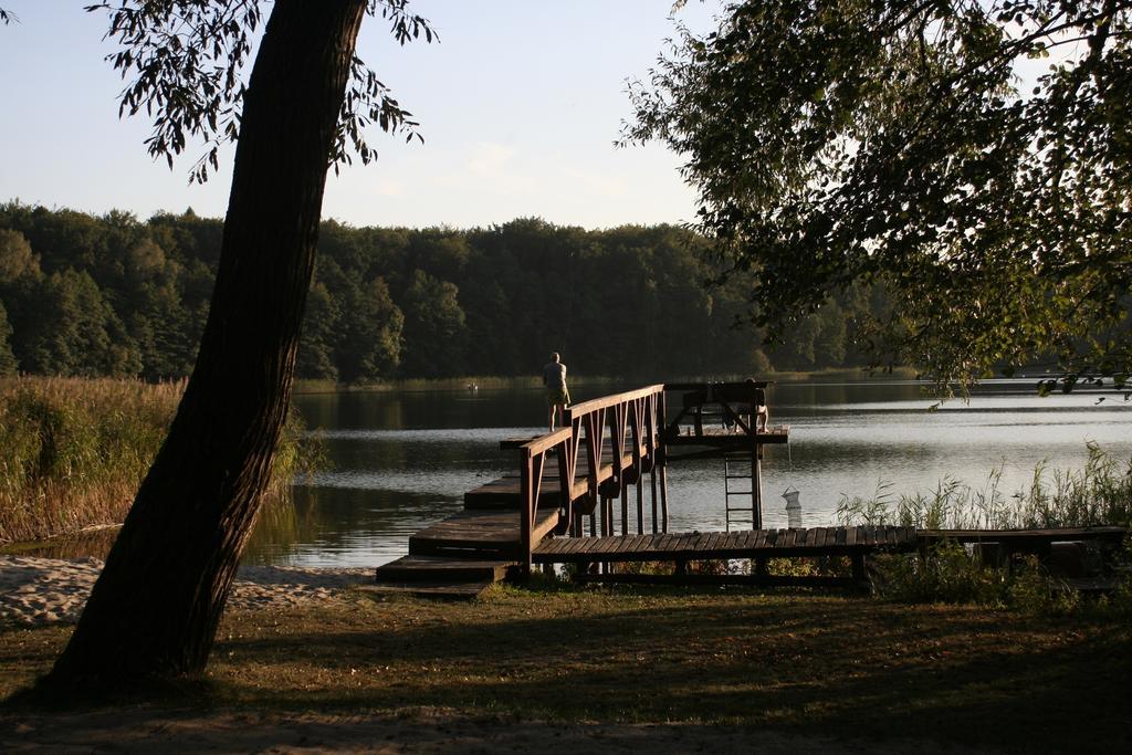 Stajnia Sarnowek Nad Jeziorem Rozany Rozajny Wielkie Bagian luar foto