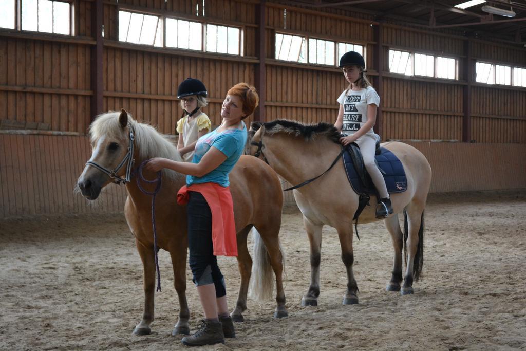 Stajnia Sarnowek Nad Jeziorem Rozany Rozajny Wielkie Bagian luar foto